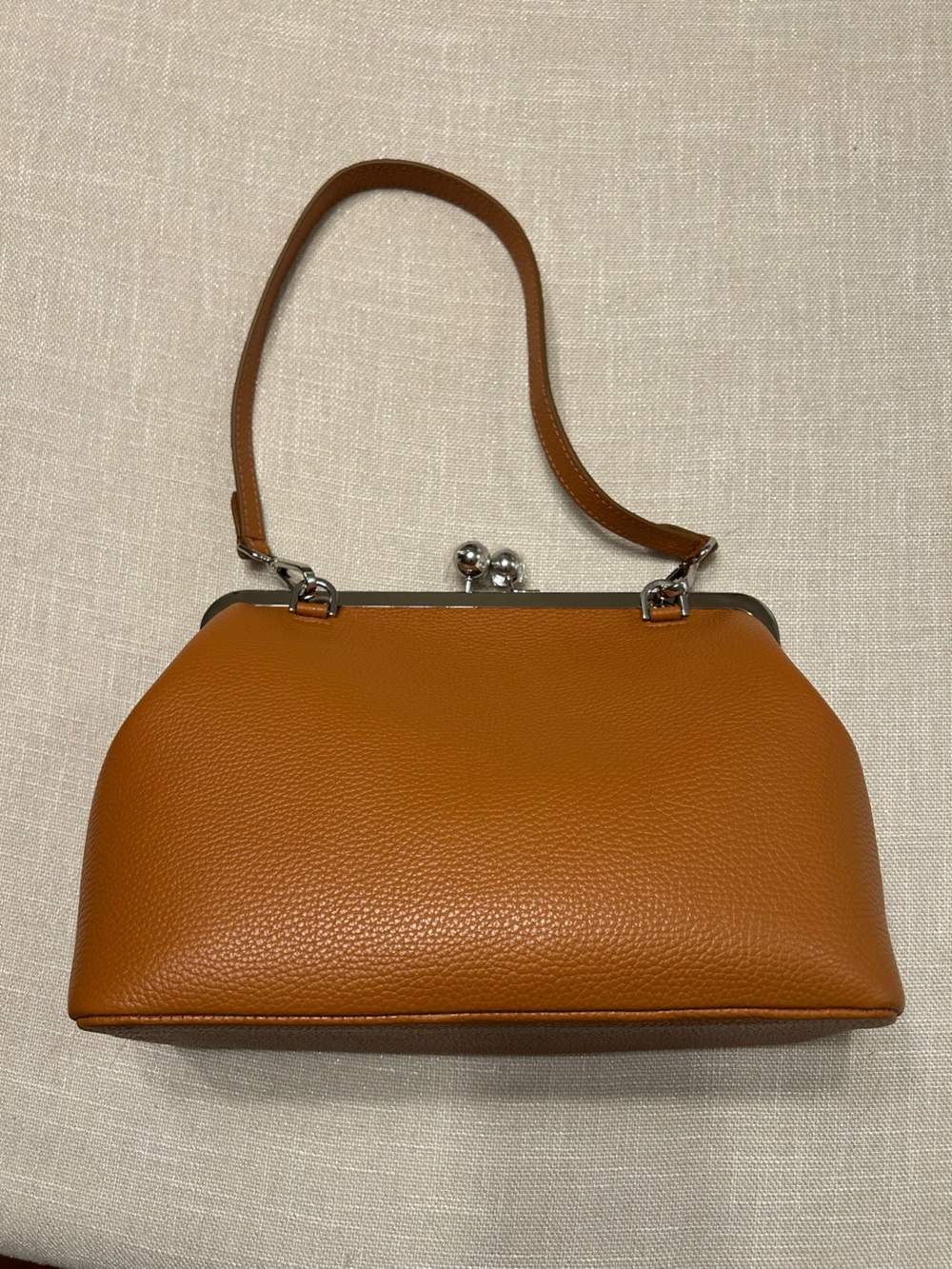 Kisslock Shoulder Bag in Cognac Tan